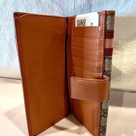 Beautiful Gucci Double Sided Long Wallet Featuring The Signature GG Monogram - Picture 7 of 9